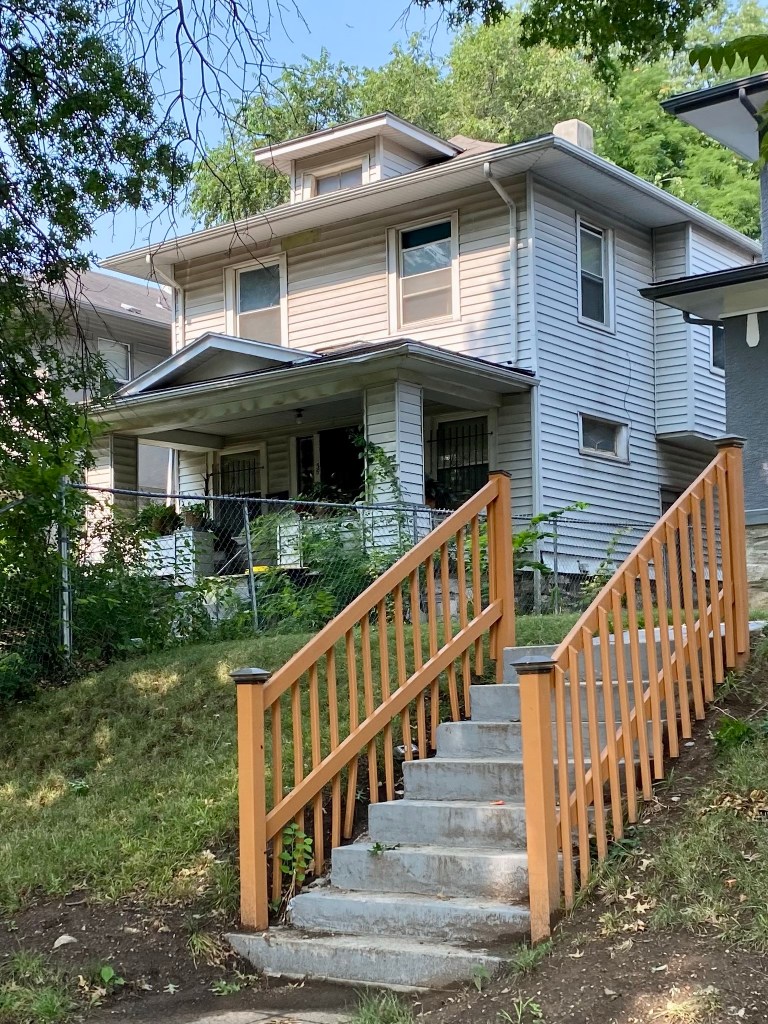 Photo of house at 3516 Agnes Avenue, Kansas City, the address at which Ernest Hemingway and his friend Carl Edgar stayed from December 1917 onwards