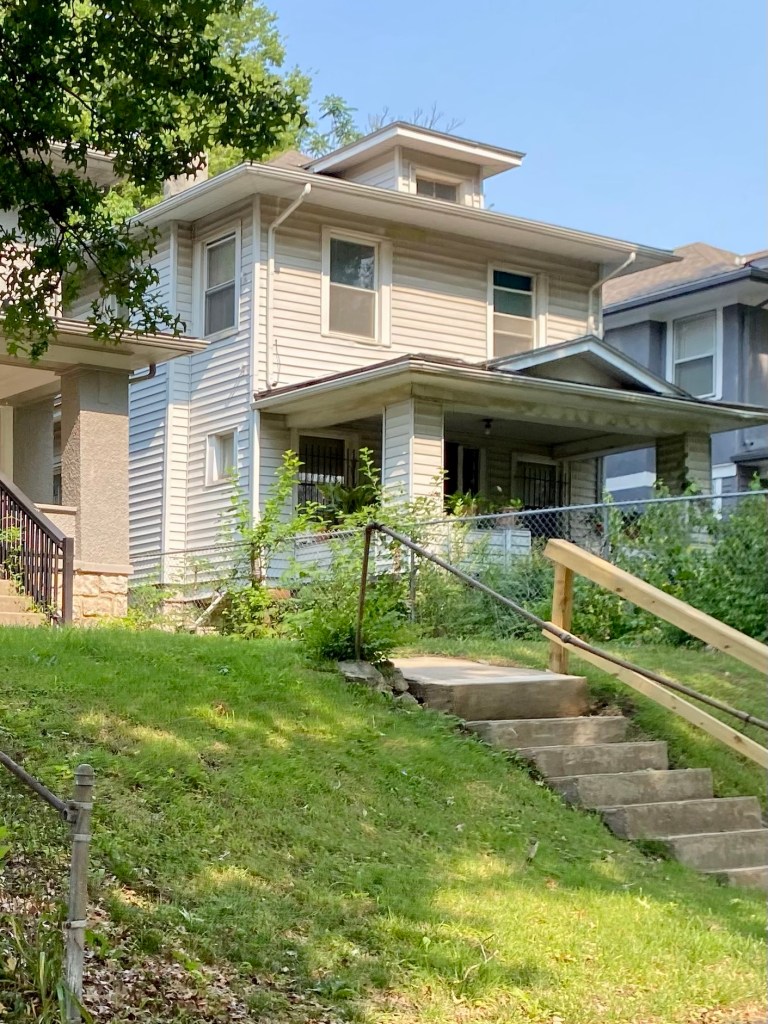 Photo of the wood-frame house at 3516 Agnes Avenue in Kansas City, Missouri. Hemingway lived in one of the upper rooms in this house with his buddy Carl Edgar