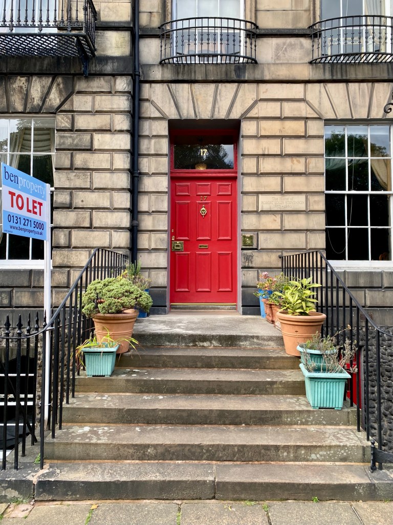 Photo of exterior of 17 Heriot Row in Edinburgh, the third house in Edinburgh where Robert Louis Stevenson grew up. 